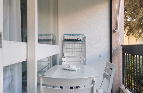 Saint-Cyprien Plage Apartment | Homerez - Studio Saint-Cyprien, garden view