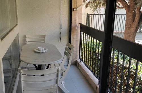 Saint-Cyprien Plage Apartment | Homerez - Studio Saint-Cyprien, garden view