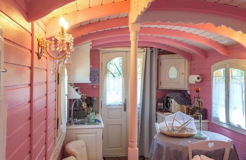 Bussac-Foret House | Homerez - Studio with pool in Bussac-Forêt