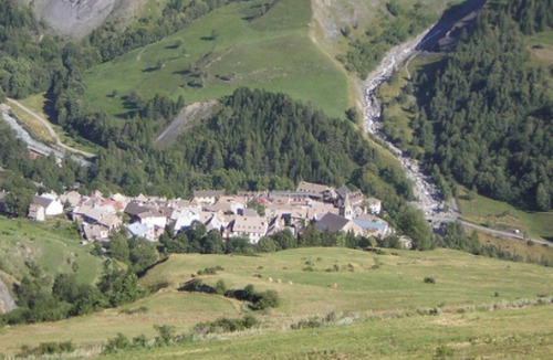 La Grave Apartment | Homerez - Studio with View in La Grave