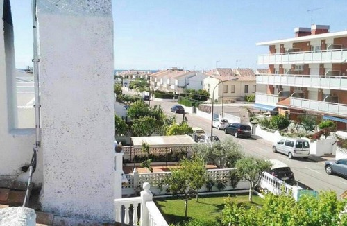 Creixell House | Homerez - Sunny house in Creixell with terrace and parking