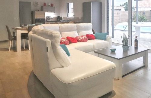 Saint-Jean-de-Monts Villa | Homerez - Villa in Saint-Jean-de-Monts