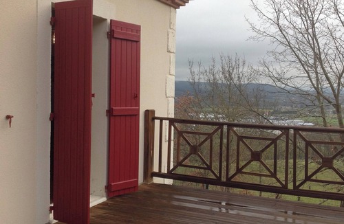 Villeneuve-sur-Lot Villa | Homerez - Villa in Villeneuve-sur-Lot