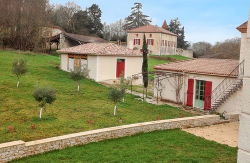 Villeneuve-sur-Lot Villa | Homerez - Villa in Villeneuve-sur-Lot