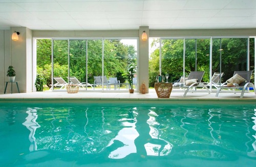 Villers-Bretonneux Villa | Homerez - Villa With swimming pool