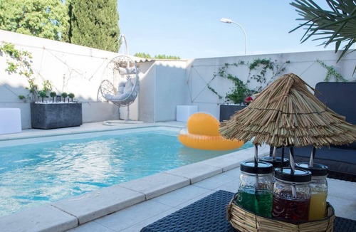 Lunel Villa | Homerez - Villa 18 km away from the beach for 8 ppl. with swimming-pool at Lunel