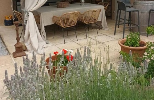 Lisle-sur-Tarn Villa | Homerez - Villa for 4 pers. with swimming pool and terrace in Lisle-sur-Tarn