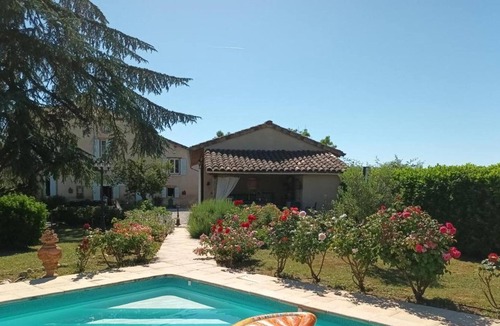 Lisle-sur-Tarn Villa | Homerez - Villa for 4 pers. with swimming pool and terrace in Lisle-sur-Tarn