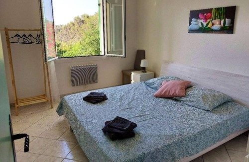 Saint-Nazaire Villa | Homerez - Villa for 8 ppl. with swimming-pool and garden at Saint-Nazaire