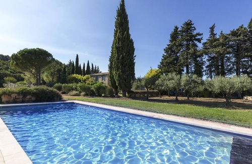 Beaumes-de-Venise Villa | Homerez - Villa With swimming pool