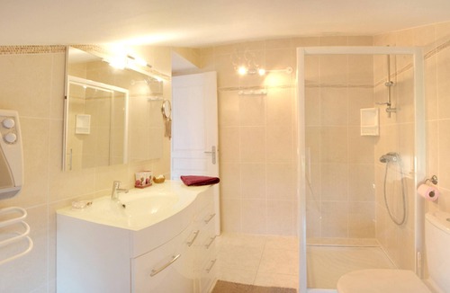 Ventenac-Cabardes Villa | Homerez - Villa for 6 ppl. with swimming-pool and jacuzzi at Ventenac-Cabardès