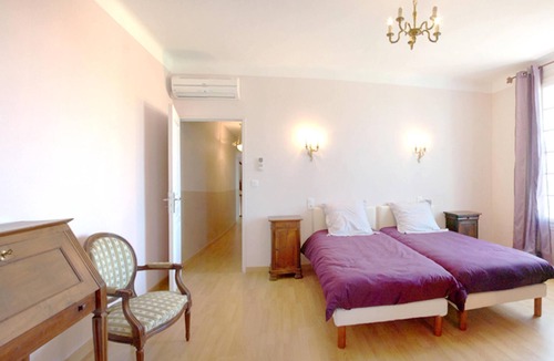 Ventenac-Cabardes Villa | Homerez - Villa for 6 ppl. with swimming-pool and jacuzzi at Ventenac-Cabardès