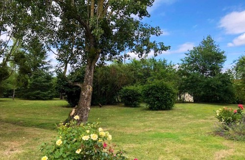 Betz-le-Chateau Villa | Homerez - Villa in Betz-le-Château