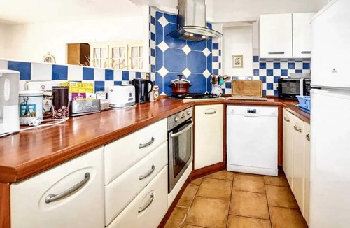 Aleria Villa | Homerez - Villa in Aléria with Pool