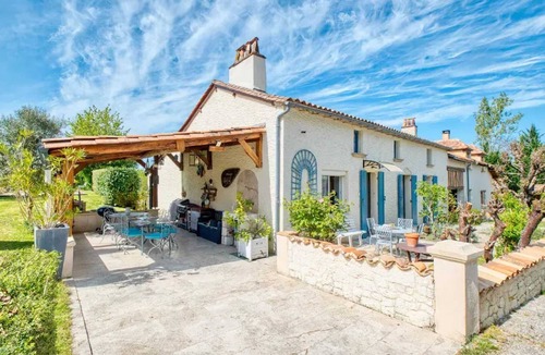 Bosset Villa | Homerez - Villa in Bosset, pool.