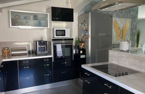 Chateauneuf-les-Martigues Villa | Homerez - Villa in Châteauneuf-les-Martigues