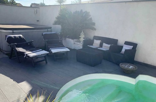 Chateauneuf-les-Martigues Villa | Homerez - Villa in Châteauneuf-les-Martigues