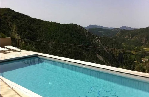 Saint-Ferreol-Trente-Pas Villa | Homerez - Villa in Chaudebonne