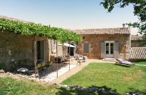 Oppede Villa | Homerez - Villa in Oppède with pool