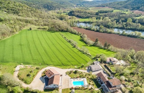 Saint-Gery House | Homerez - Welcoming house in Saint-Géry with shared pool