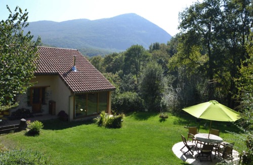 Gembrie House | Homerez - Welcoming House in Gembrie with Shared Pool