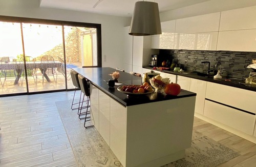 Cournonsec Villa | Homerez - Welcoming villa in Cournonsec with private pool