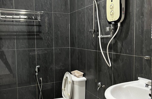 Kempas Hotel | Homestay 77