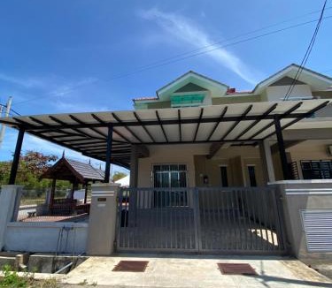 Kampung Gong Badak Apartment | HOMESTAY ACIK