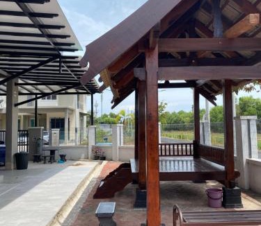 Kampung Gong Badak Apartment | HOMESTAY ACIK