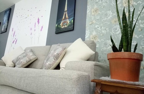 Taman Desa Tebrau House | Homestay AEON Desa Tebrau