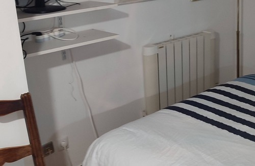 Clef-Vallee-d'Eure Villa | Homestay and private bathroom. accessible kitchen
