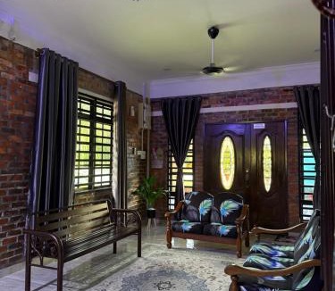 Tapah Road Ski Chalet | Homestay Anjang