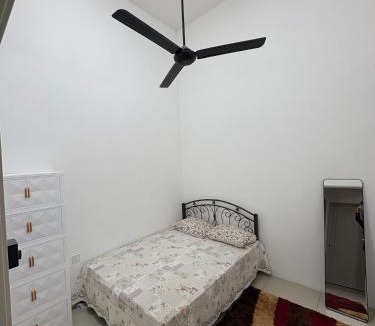 Tanjung Rambutan House | Homestay AtinAya