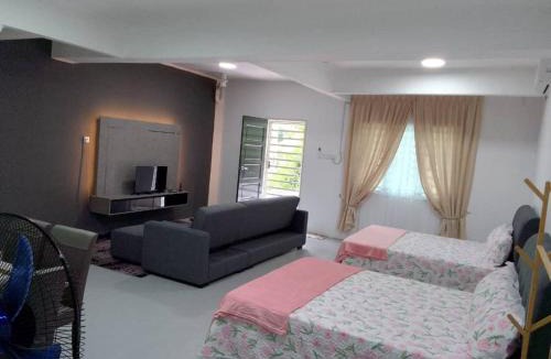 Kampung Seberang Takir House | Homestay Ava Studio