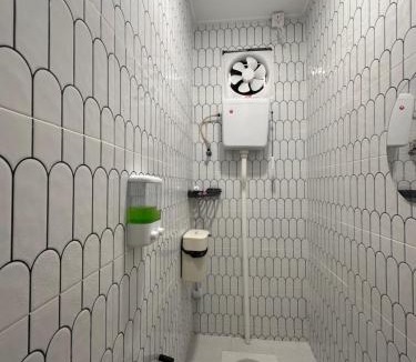 Kawasan Perindustrian Chendering House | Homestay Ayuni