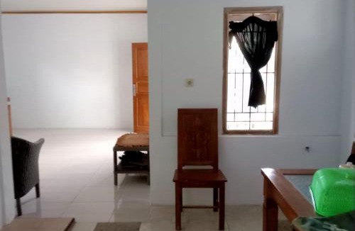 Cilimus House | Homestay Black&White
