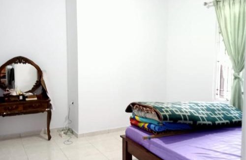 Cilimus House | Homestay Black&White