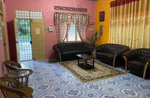 Kampong Raja House | Homestay Bonda