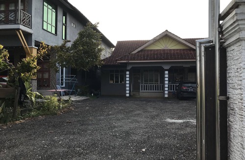 Sungai Rengas Lama House | Homestay Che Yang