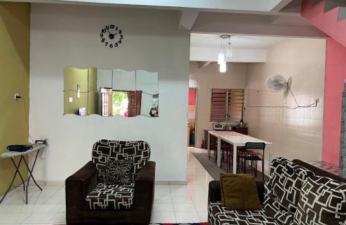 Kampung Tembok House | Homestay D-Zara