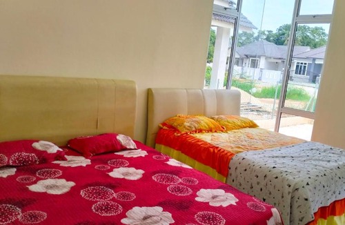 Wakaf Bharu House | Homestay Dena Moon Inn