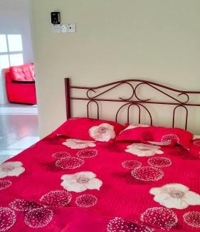 Wakaf Bharu House | Homestay Dena Moon Inn