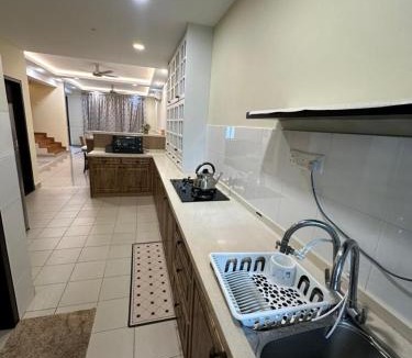 Klang House | Homestay in Bukit Raja, Klang