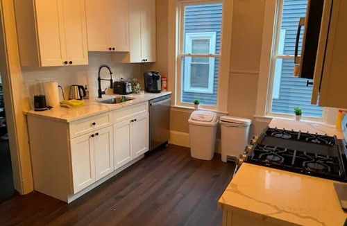 Meeting House Hill Bed & Breakfast | Homestay In Fields Corner Area Boston