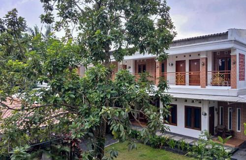 Sinduharjo House | Homestay Joglo Seruni Syariah RedPartner