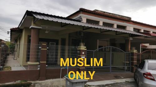 Jasin House | "Homestay Mak Midah"