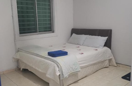 Sungai Baru Tengah House | Homestay MdmMai Private Pool