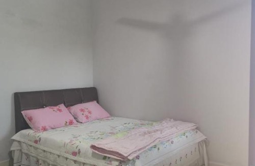 Sungai Baru Tengah House | Homestay MdmMai Private Pool