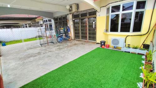 Parit Raja House | Homestay Melewar