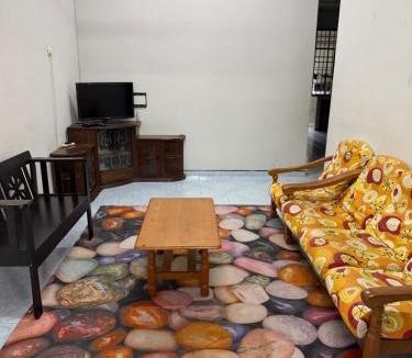 Kampung Pulau Nyior House | HOMESTAY NO.45